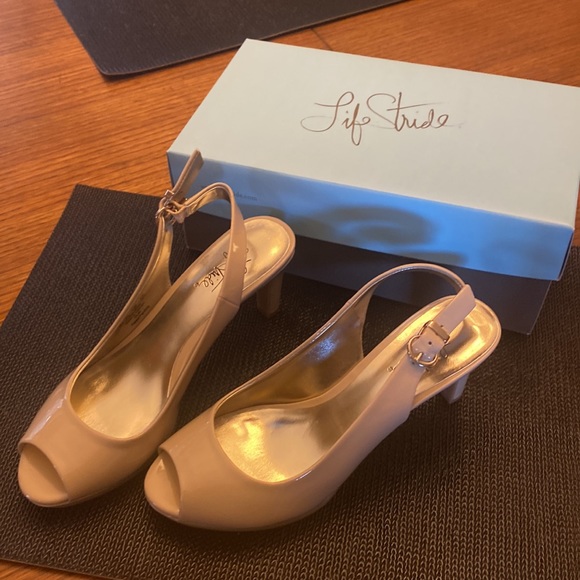 NWOT Lifestride taupe heels size 7 1/2 - Picture 6 of 8